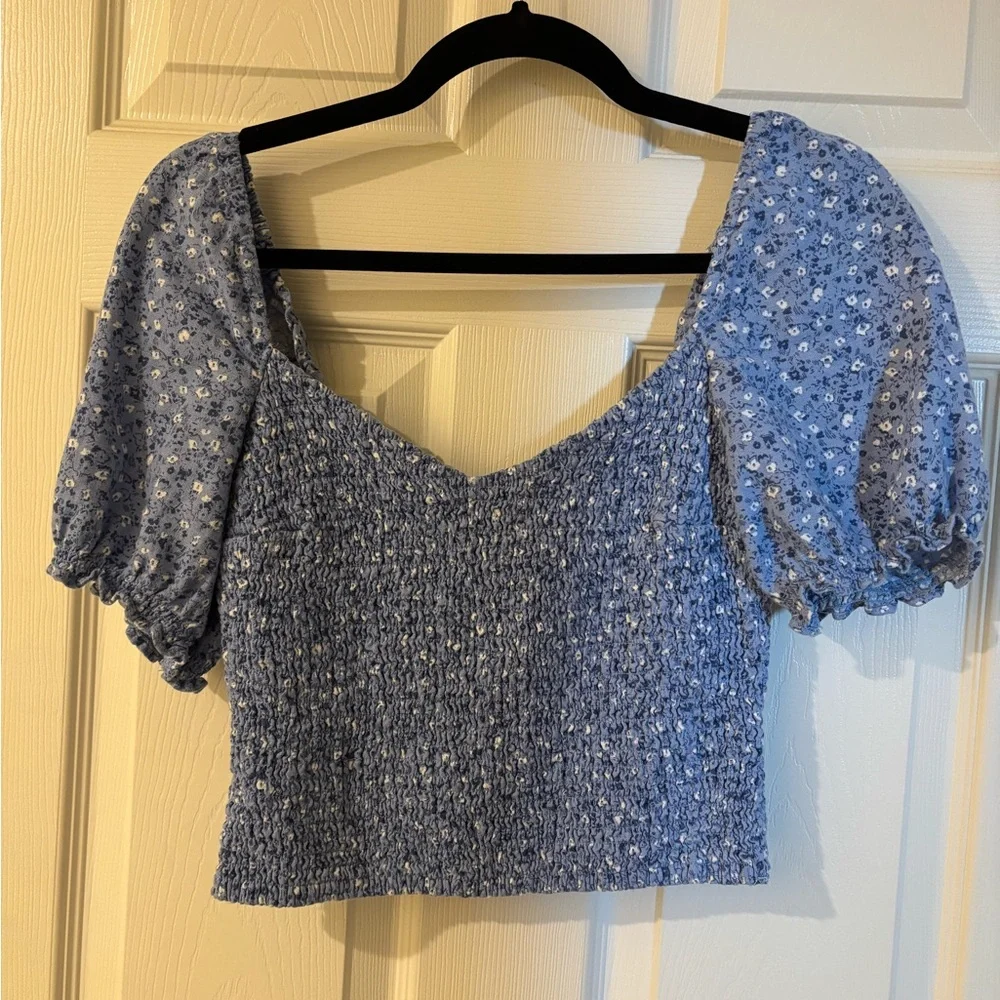 Abercrombie & Fitch Blue and White Cropped Shirt Medium